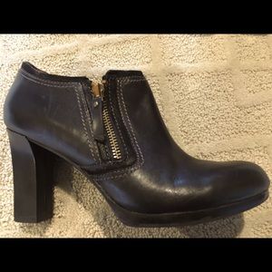 Booties with Zippers